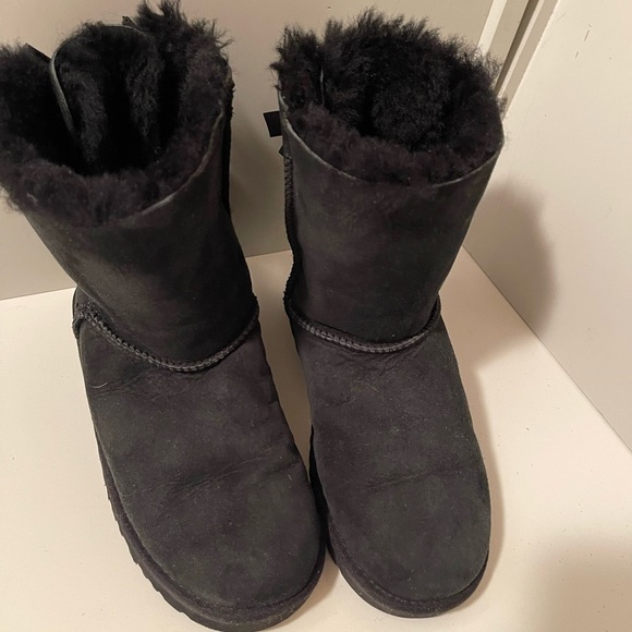 Uggs beautiful booties with bows in the back - Picture 8 of 10
